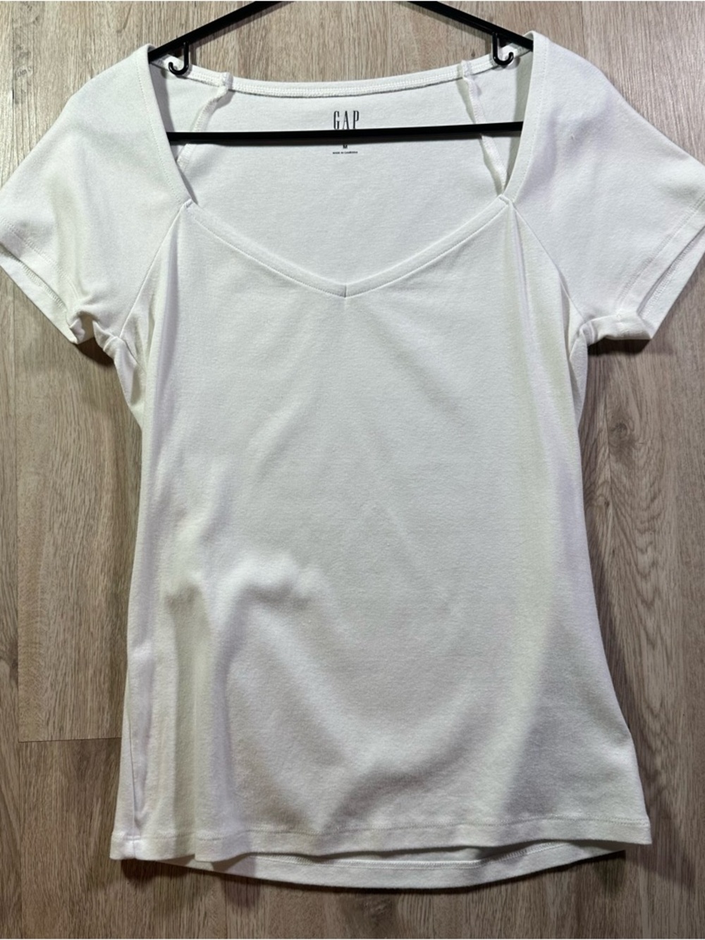GAP white V-Neck Short Sleeve Tee
